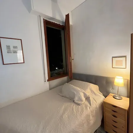 Monolocale Robbia * Florence